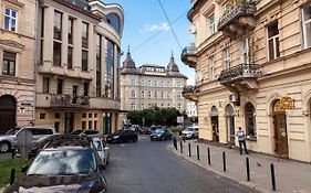 Lovely Apartment On Drahomanova Street